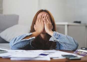 Endividamento atinge 8 a cada 10 famílias no Brasil