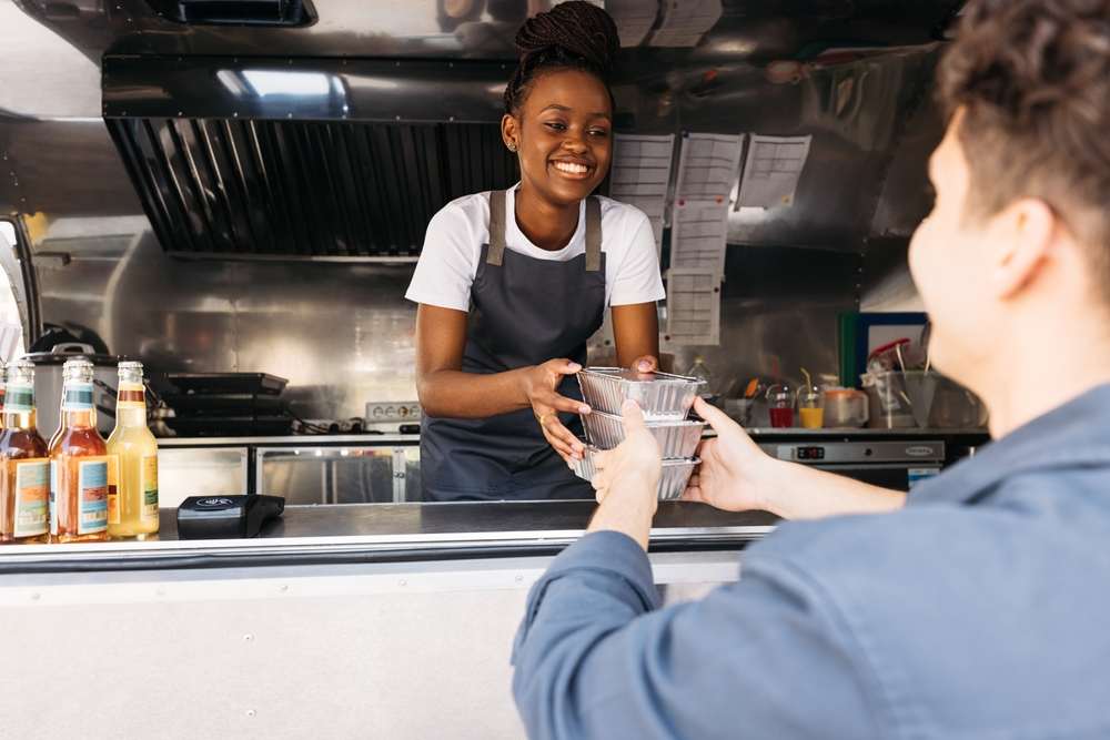 Serviços de alimentação têm mais de mil empresas abertas por dia útil no primeiro semestre