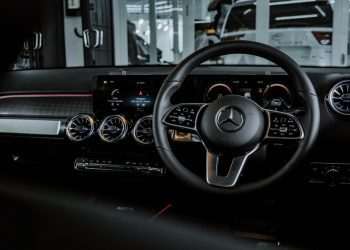 Mercedes-Benz negocia venda de operações na Rússia