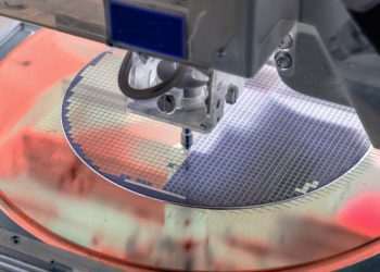 Cai o número de fábricas com dificuldade de aquisição de semicondutores