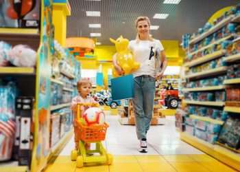 Brasileiros vão gastar mais com presentes no Dia das Crianças