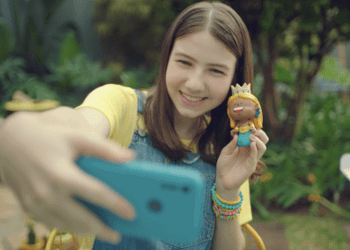 BB cria toy arts de Rayssa Leal e Isaquias Queiroz para falar de educação financeira