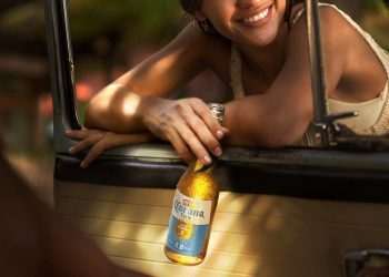Corona lança cerveja sem álcool e com vitamina D no Brasil