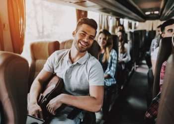 Viagens de ônibus ganham luxos, sala VIP e até massagem