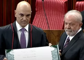 Em cerimônia de diplomação, Lula exalta a defesa da democracia