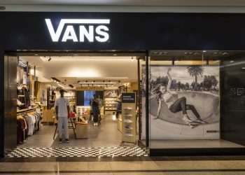 Vans retoma plano de expansão e inaugura primeira loja no litoral paulista