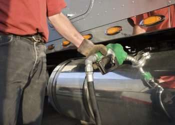 Preço do diesel volta a cair nos postos brasileiros e fica abaixo de R$ 7