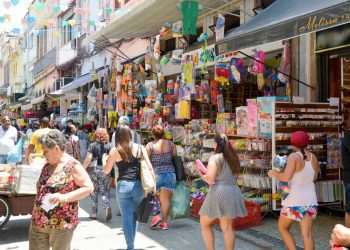 Vendas do varejo caem 0,6% em novembro, diz IBGE