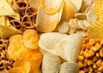 Mesmo preocupados com inflação, brasileiros incluem snacks no orçamento