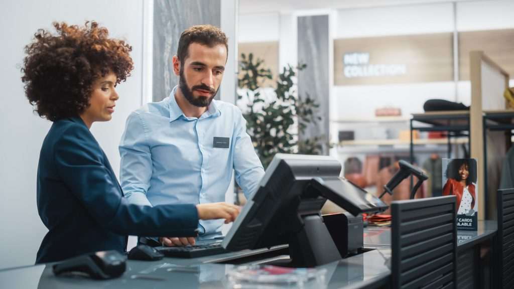 Varejo de moda promove qualificação de gerentes e vendedores