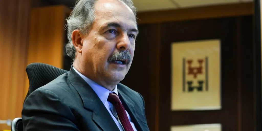 Não tem como o BNDES comprometer potência da política monetária, diz Mercadante