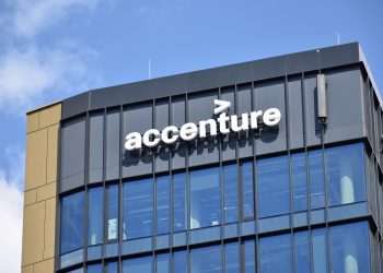 Accenture vai demitir 19 mil funcionários, 2,5% do seu quadro