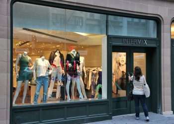 NRF prevê que vendas do varejo americano cresçam entre 4% e 6% em 2023