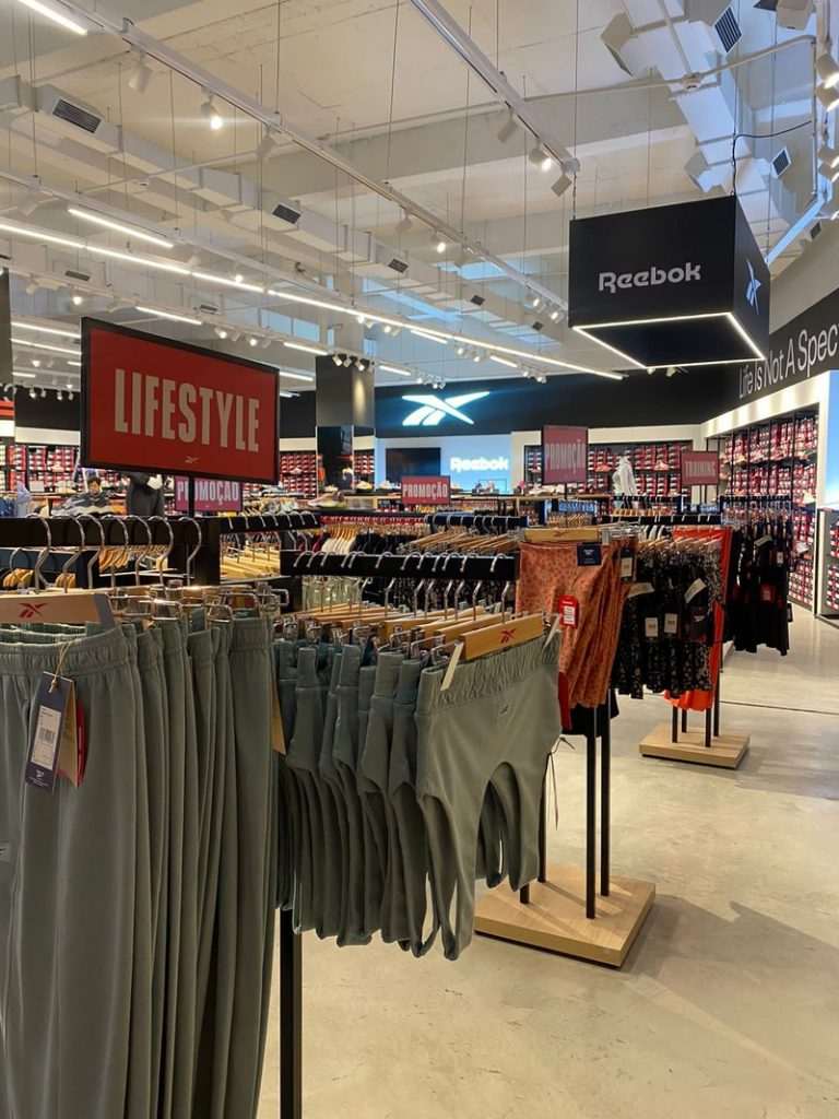 Reebok inaugura no Paraná primeira loja física da marca no Brasil