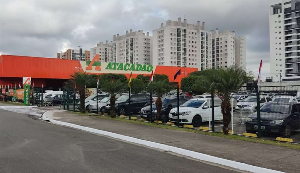 Atacadão inaugura mais duas lojas na capital paranaense