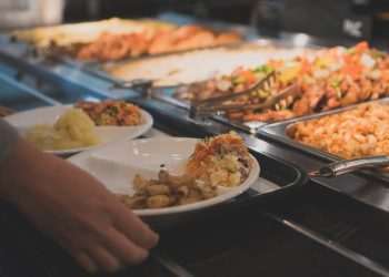 Bares e restaurantes seguram preços para manter demanda