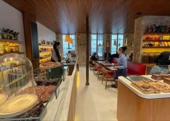 Dengo inicia expansão para o exterior e abre loja em Paris Marca de chocolate de impacto social, Dengo abre loja em Paris