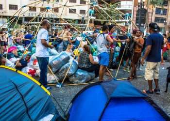 O que o varejo tem a ver com a decolonização da filantropia? Entenda 5 princípios para começar essa conversa