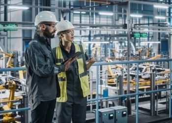 Indústria tem queda na produção e no emprego em abril