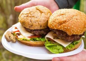 Carnívoros Steak & Burger cria o hambúrguer com carne em tudo