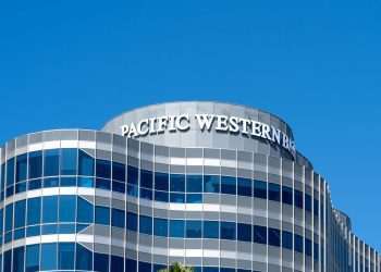 Nos EUA, PacWest reduz dividendo devido a incertezas; ação salta no pré-mercado de NY