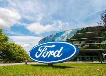 Ford supera expectativas de lucro e tem aumento de receita, mas registra perdas com elétricos