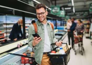 Brasileiros pretendem consumir mais no segundo semestre de 2023