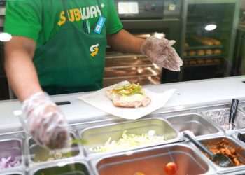 Subway compara hambúrgueres do Burguer King e McDonald’s em ação com ChatGPT