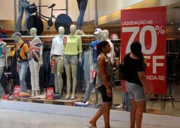 Comércio encerra semestre com pior nível de confiança em 2 anos