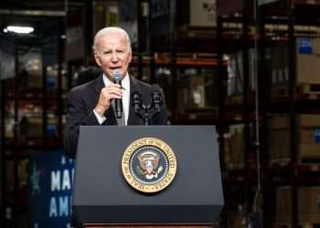Biden concede US$ 1,7 bi para impulsionar fabricação de veículos elétricos em 8 estados