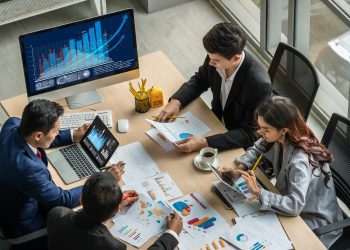 Devido à restrição monetária, empresas que não conseguiram realizar IPO em 2021 e 2022 estão buscando formas de resolver suas dívidas