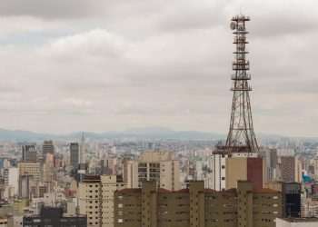 Operadoras de telecomunicações pedem, mas ficam fora de lista de setores com imposto reduzido