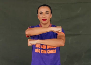 Para incentivar mulheres no esporte, Marta lança marca própria de roup