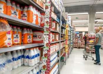 Preços do leite seguem em queda no mercado interno com maior oferta e importação