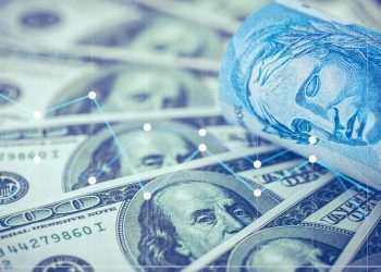 Dólar cai para R$ 4,86 após aprovação da reforma tributária