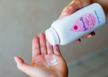 Johnson & Johnson deverá pagar US$ 19 mi a homem com câncer por uso de talco na infância