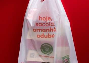 Parceria entre iFood e Embalixo visa introduzir sacolas biodegradáveis no delivery