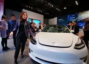 Tesla corta preço de veículos elétricos na China e fomenta guerra de preços no setor