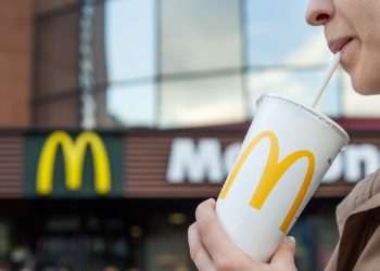 McDonald's supera em vendas de mesma loja no 4º tri e quer abrir 2,2 mil restaurantes em 2025
