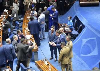 Senado aprova reforma tributária em 1º turno com placar apertado, por 53 votos a 24