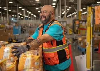 Amazon abre mais de 150 vagas temporárias para operação da Black Friday em São Paulo