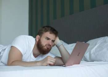 Desconfiado, consumidor deixa de comprar e Black Friday decepciona