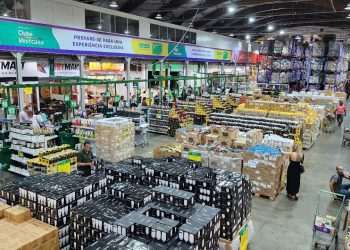 Vestcasa evita descarte de mil toneladas de plástico com venda de produtos sem embalagem