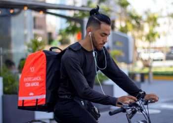 PGR muda posição e defende que não há vínculo entre entregador e plataforma