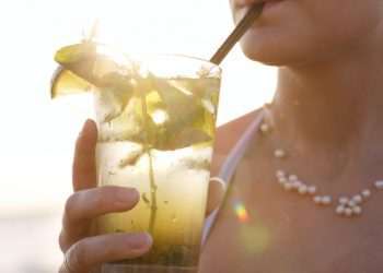 Consumo de bebidas deve gerar um faturamento de R$ 1 bilhão no verão de 2024