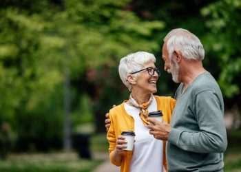 Brasileiros acima dos 50 anos sentem que marcas e empresas não se comunicam com eles