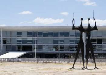 Lula e Haddad estão reunidos no Planalto; expectativa é de discussão sobre desoneração