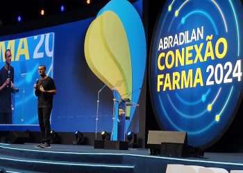 Edu Lyra inspira setor farma com aprendizados que recebeu da mãe e da favela