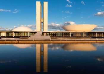 Governo oficializa congelamento de R$ 15 bilhões no Orçamento