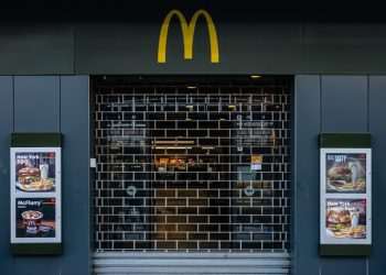 McDonald's suspende operações em alguns restaurantes no mundo por problemas tecnológicos